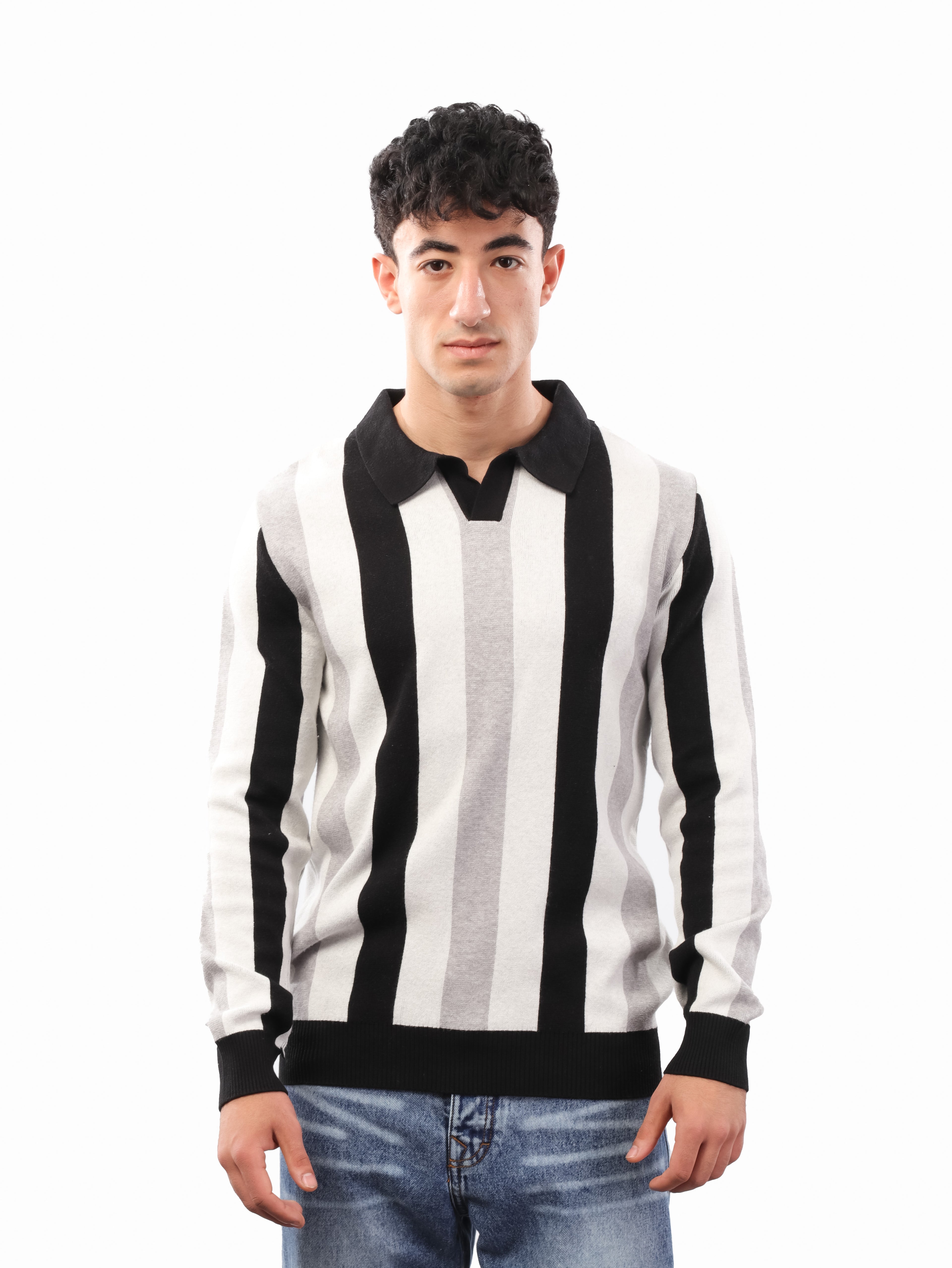 تريكو مخطط بياقة