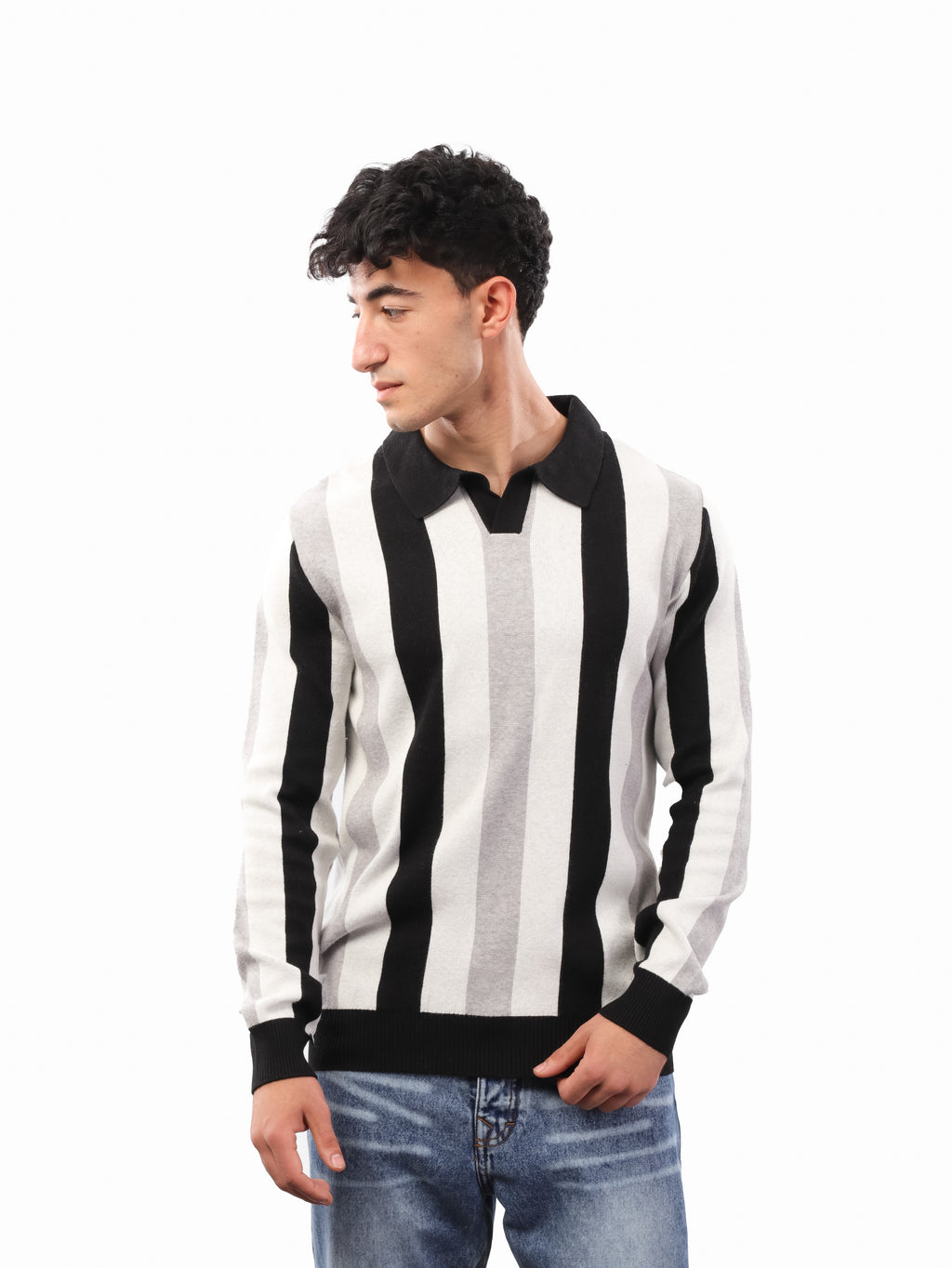 تريكو مخطط بياقة