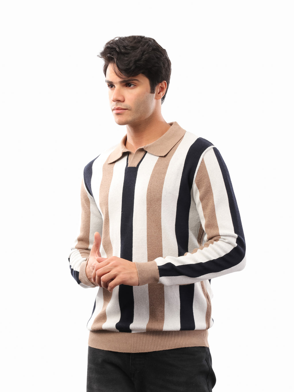 تريكو مخطط بياقة