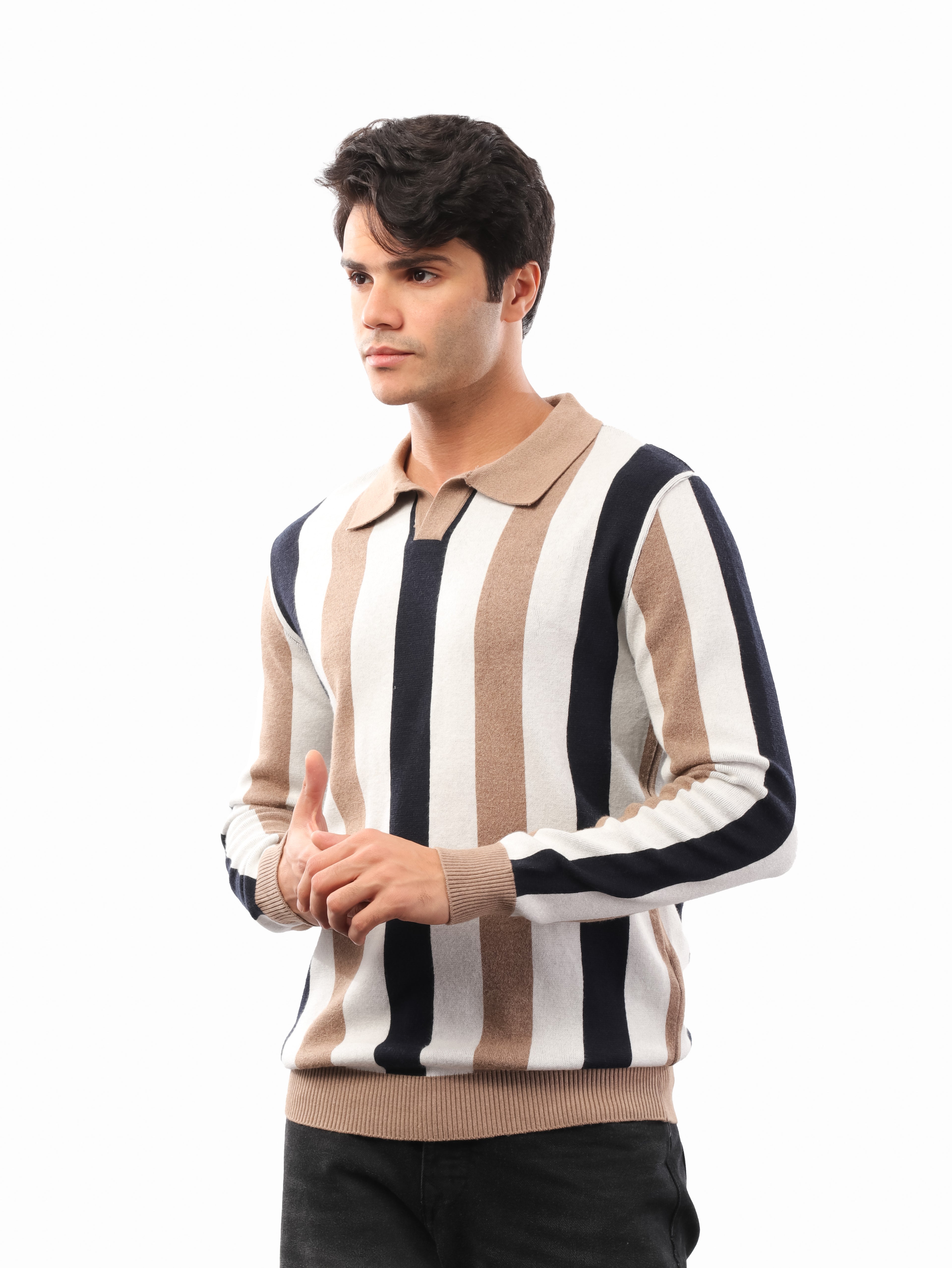 تريكو مخطط بياقة