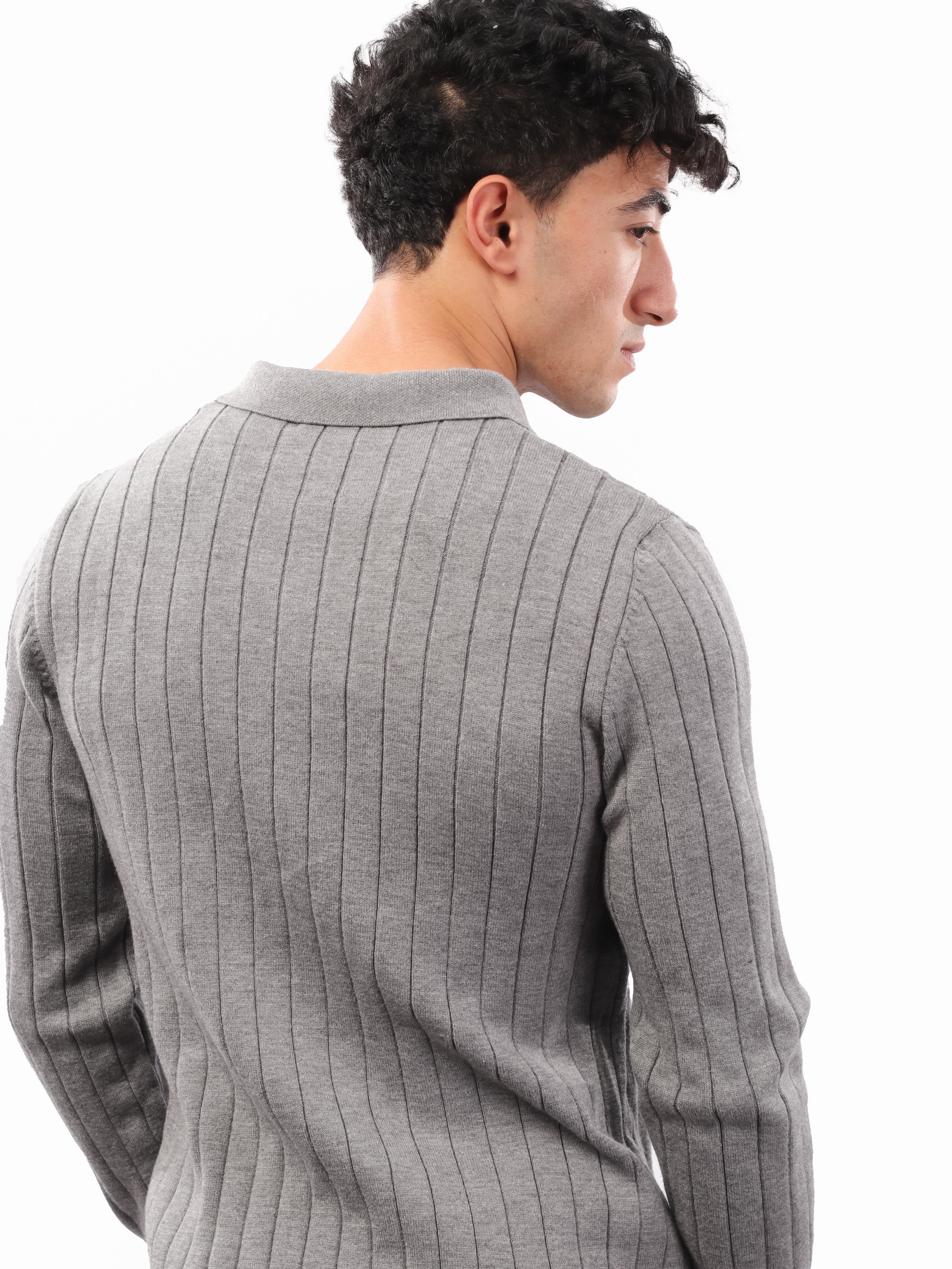 تريكو سادة بياقة