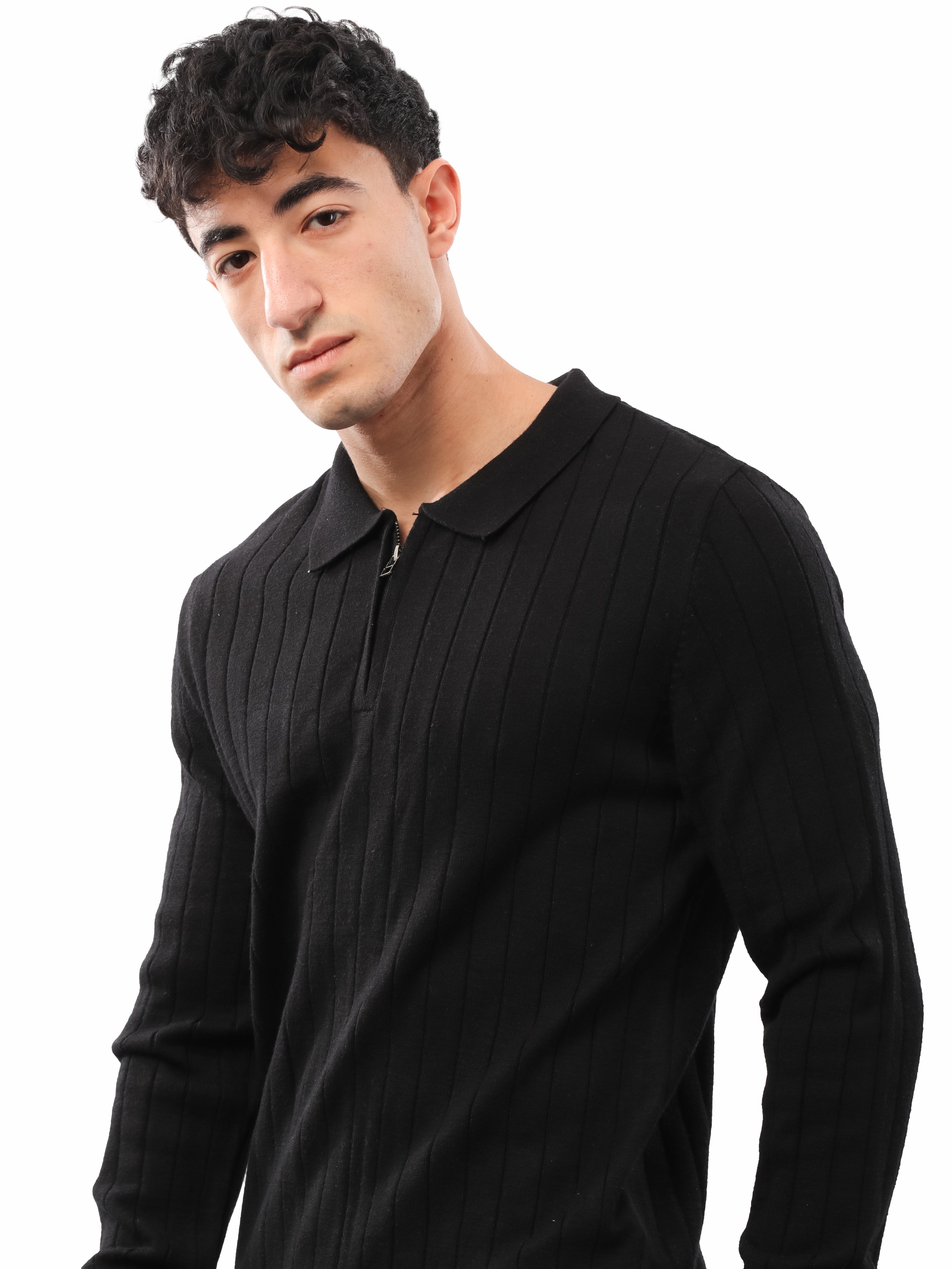 تريكو سادة بياقة