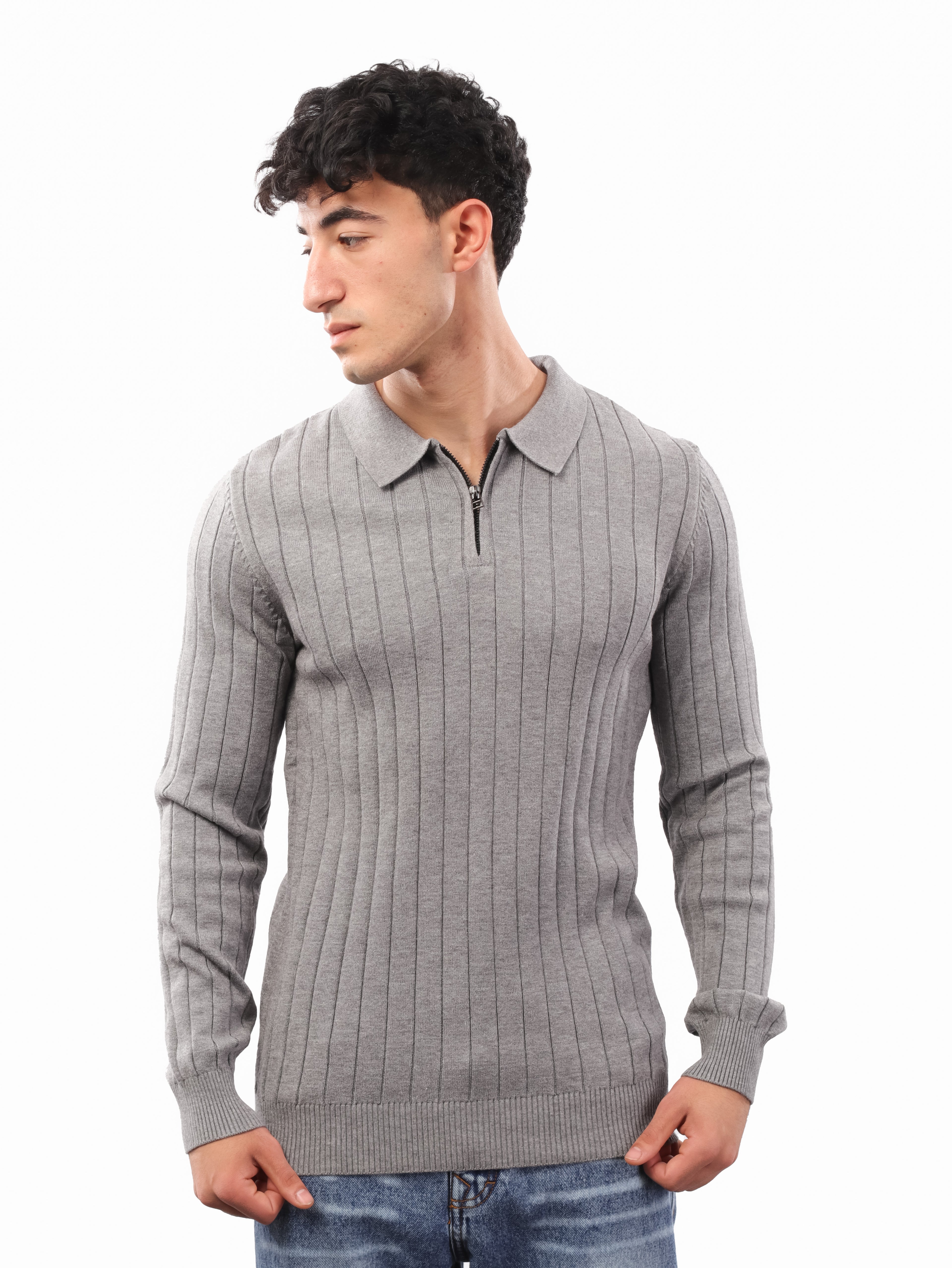 تريكو سادة بياقة