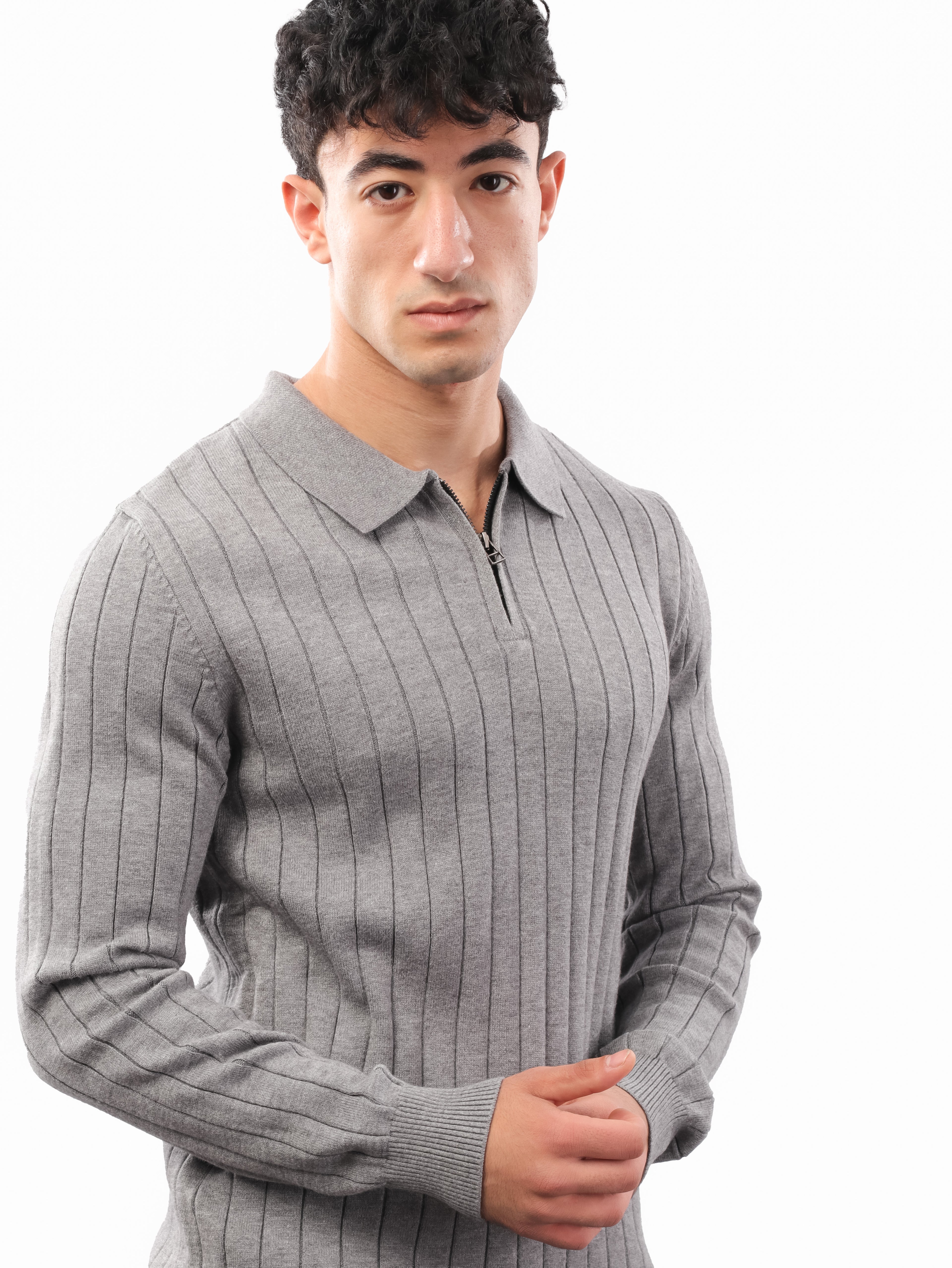 تريكو سادة بياقة