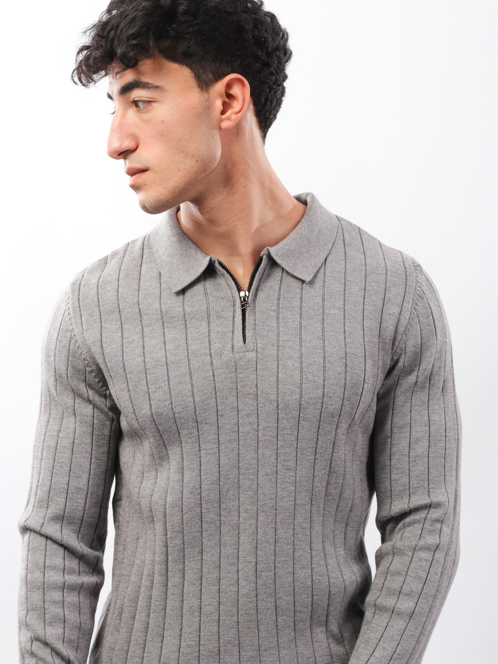 تريكو سادة بياقة